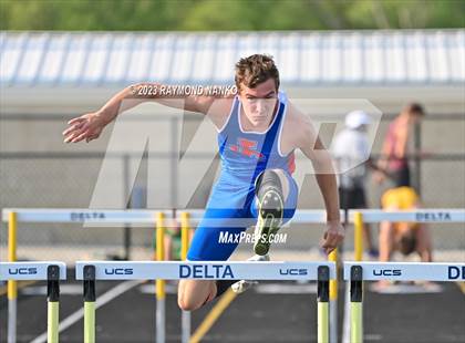 Thumbnail 3 in IHSAA Sectional 17 (110 Meter Hurdles) photogallery.