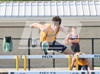 Thumbnail 1 in IHSAA Sectional 17 (110 Meter Hurdles) photogallery.