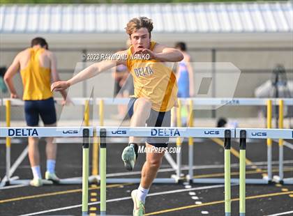 Thumbnail 1 in IHSAA Sectional 17 (110 Meter Hurdles) photogallery.