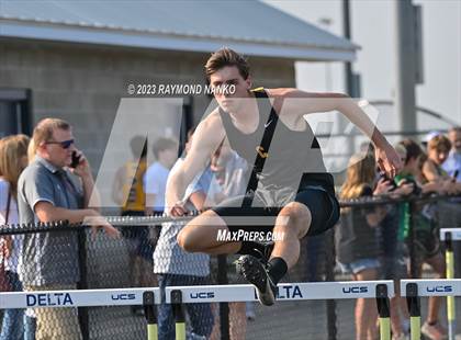 Thumbnail 1 in IHSAA Sectional 17 (110 Meter Hurdles) photogallery.