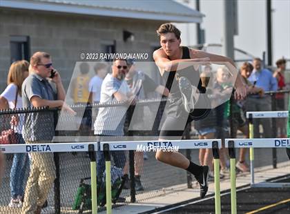 Thumbnail 2 in IHSAA Sectional 17 (110 Meter Hurdles) photogallery.