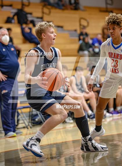 Thumbnail 2 in Grand Oaks vs College Park photogallery.
