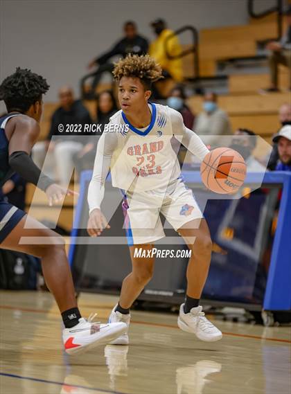 Thumbnail 3 in Grand Oaks vs College Park photogallery.