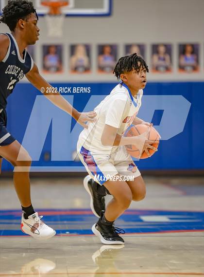 Thumbnail 3 in Grand Oaks vs College Park photogallery.