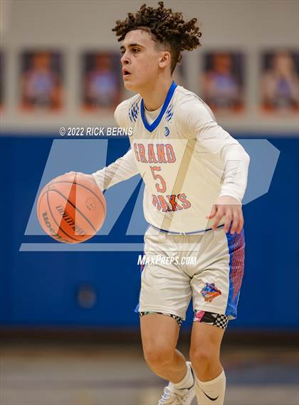 Thumbnail 2 in Grand Oaks vs College Park photogallery.