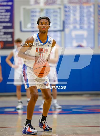 Thumbnail 3 in Grand Oaks vs College Park photogallery.