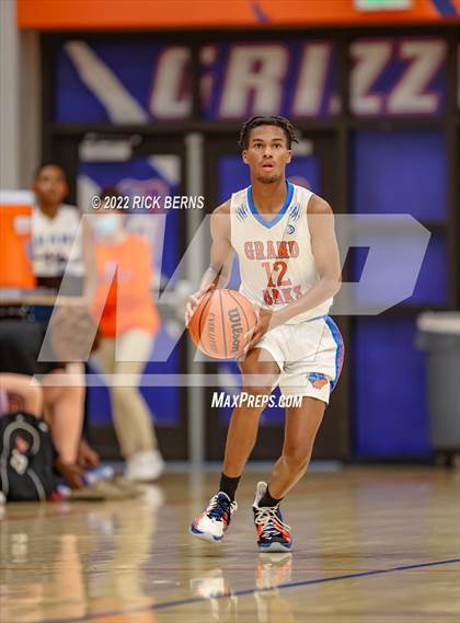 Thumbnail 3 in Grand Oaks vs College Park photogallery.