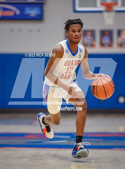 Thumbnail 3 in Grand Oaks vs College Park photogallery.