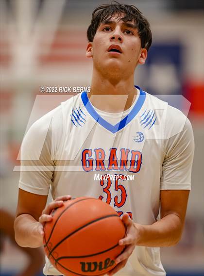 Thumbnail 3 in Grand Oaks vs College Park photogallery.