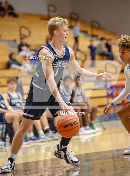 Thumbnail 3 in Grand Oaks vs College Park photogallery.