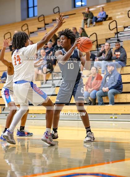 Thumbnail 3 in Grand Oaks vs College Park photogallery.