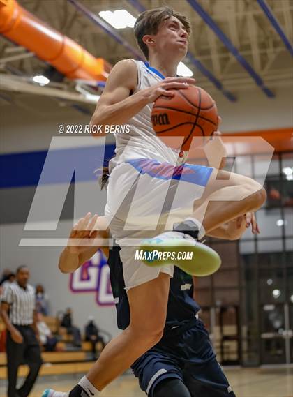 Thumbnail 2 in Grand Oaks vs College Park photogallery.