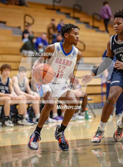 Thumbnail 3 in Grand Oaks vs College Park photogallery.