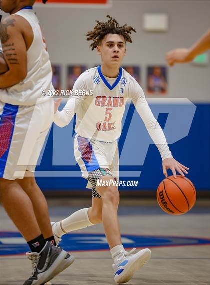 Thumbnail 2 in Grand Oaks vs College Park photogallery.