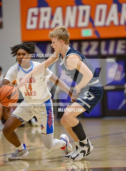 Thumbnail 3 in Grand Oaks vs College Park photogallery.