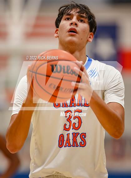 Thumbnail 1 in Grand Oaks vs College Park photogallery.