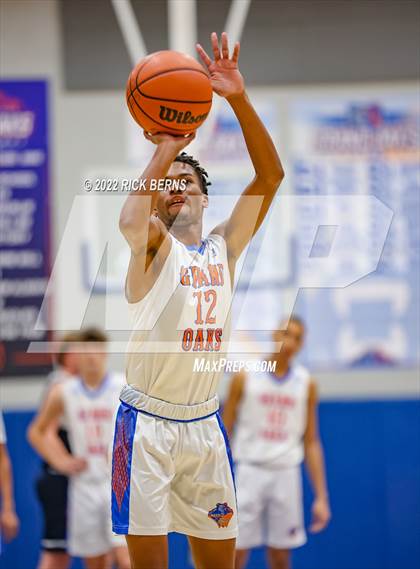 Thumbnail 1 in Grand Oaks vs College Park photogallery.
