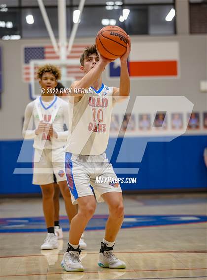Thumbnail 1 in Grand Oaks vs College Park photogallery.