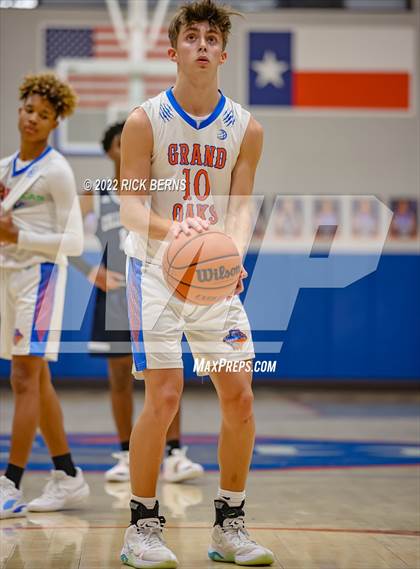 Thumbnail 3 in Grand Oaks vs College Park photogallery.
