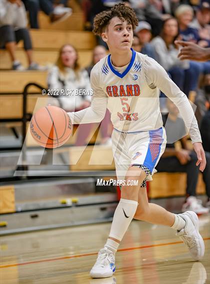 Thumbnail 2 in Grand Oaks vs College Park photogallery.