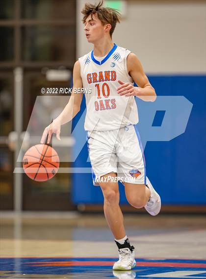 Thumbnail 3 in Grand Oaks vs College Park photogallery.