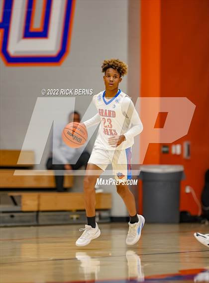 Thumbnail 1 in Grand Oaks vs College Park photogallery.