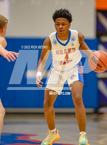 Thumbnail 3 in Grand Oaks vs College Park photogallery.