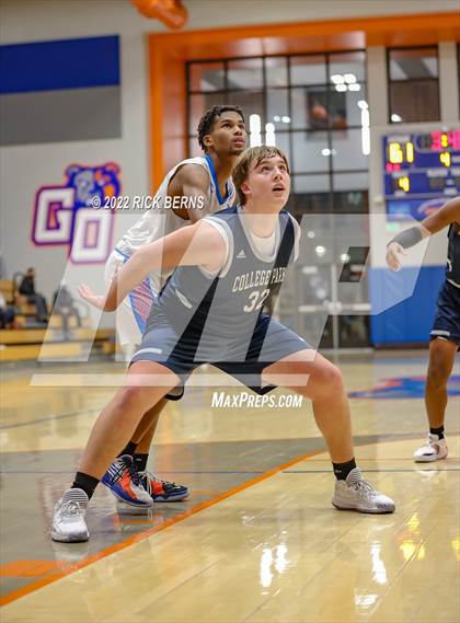 Thumbnail 3 in Grand Oaks vs College Park photogallery.