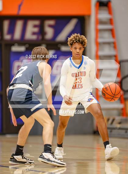 Thumbnail 3 in Grand Oaks vs College Park photogallery.