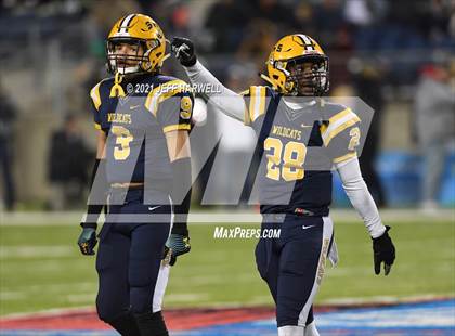 Thumbnail 3 in Springfield vs. St. Edward (OHSAA D1 Final) photogallery.