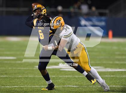 Thumbnail 3 in Springfield vs. St. Edward (OHSAA D1 Final) photogallery.