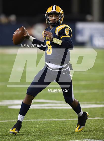 Thumbnail 2 in Springfield vs. St. Edward (OHSAA D1 Final) photogallery.