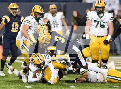 Thumbnail 3 in Springfield vs. St. Edward (OHSAA D1 Final) photogallery.