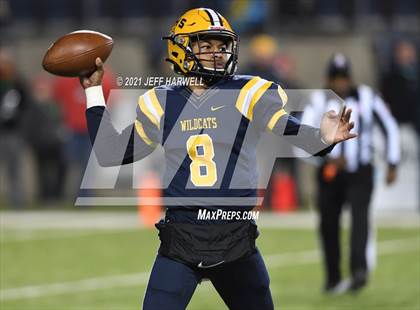 Thumbnail 1 in Springfield vs. St. Edward (OHSAA D1 Final) photogallery.