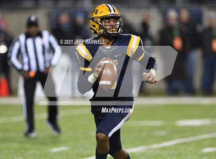Thumbnail 3 in Springfield vs. St. Edward (OHSAA D1 Final) photogallery.