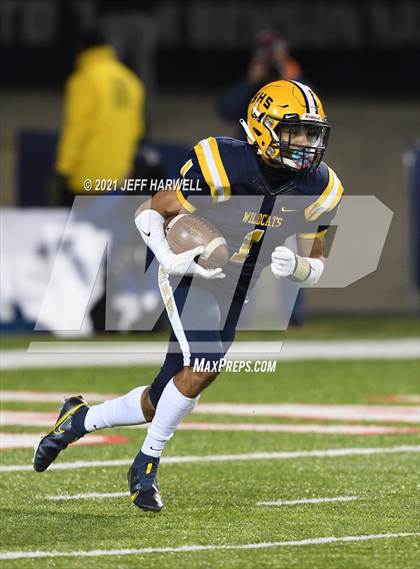 Thumbnail 2 in Springfield vs. St. Edward (OHSAA D1 Final) photogallery.