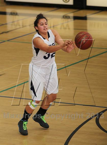 Thumbnail 2 in Urban vs. Metairie Park Country Day (So Cal Holiday Classic) photogallery.