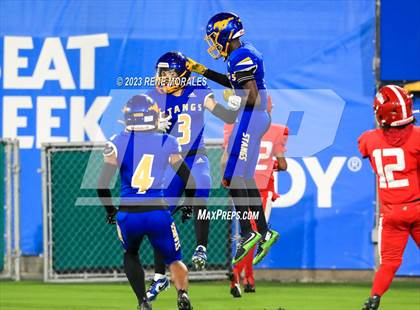 Thumbnail 3 in Pasadena vs Muir photogallery.