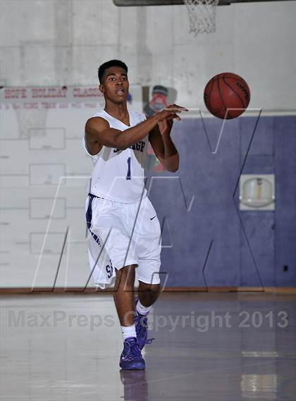 Thumbnail 3 in Ponderosa vs. Sacramento (St. Hope Elite Classic) photogallery.