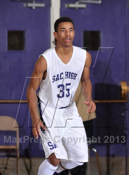 Thumbnail 1 in Ponderosa vs. Sacramento (St. Hope Elite Classic) photogallery.