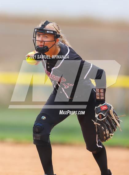 Thumbnail 2 in Lincoln Northeast vs. Columbus photogallery.