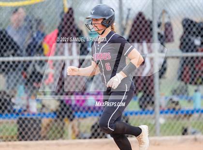 Thumbnail 3 in Lincoln Northeast vs. Columbus photogallery.
