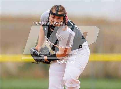 Thumbnail 3 in Lincoln Northeast vs. Columbus photogallery.
