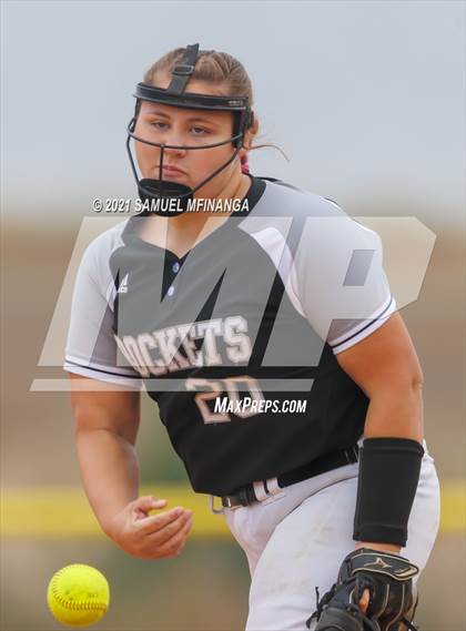 Thumbnail 1 in Lincoln Northeast vs. Columbus photogallery.