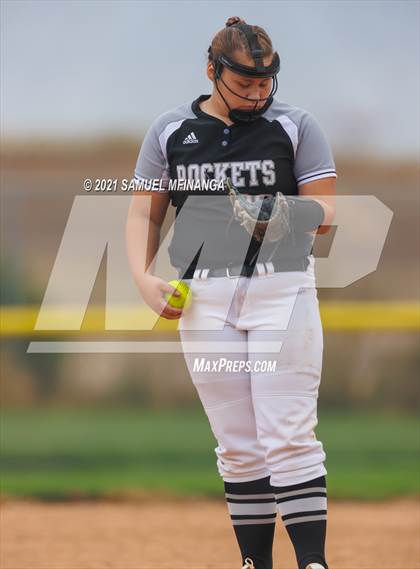 Thumbnail 2 in Lincoln Northeast vs. Columbus photogallery.