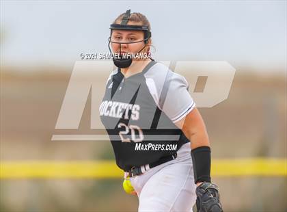 Thumbnail 3 in Lincoln Northeast vs. Columbus photogallery.