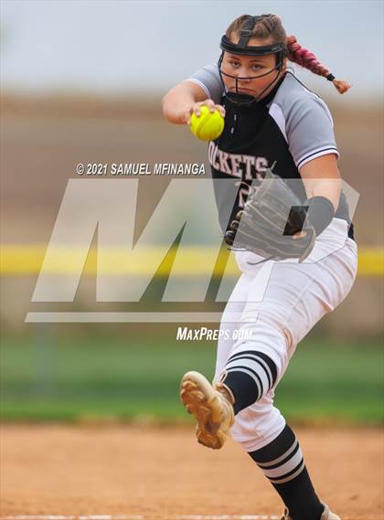 Thumbnail 1 in Lincoln Northeast vs. Columbus photogallery.
