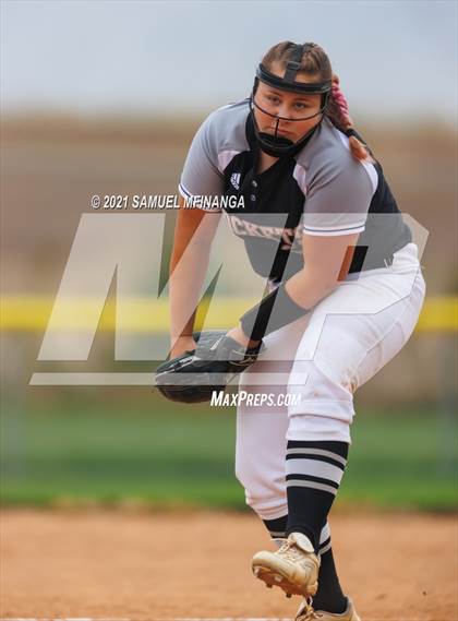 Thumbnail 3 in Lincoln Northeast vs. Columbus photogallery.