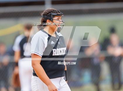Thumbnail 2 in Lincoln Northeast vs. Columbus photogallery.
