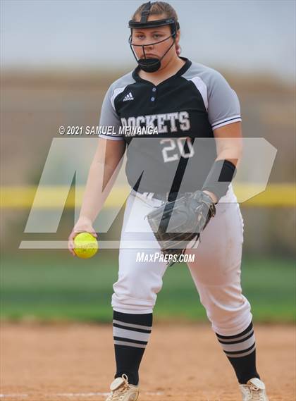 Thumbnail 3 in Lincoln Northeast vs. Columbus photogallery.
